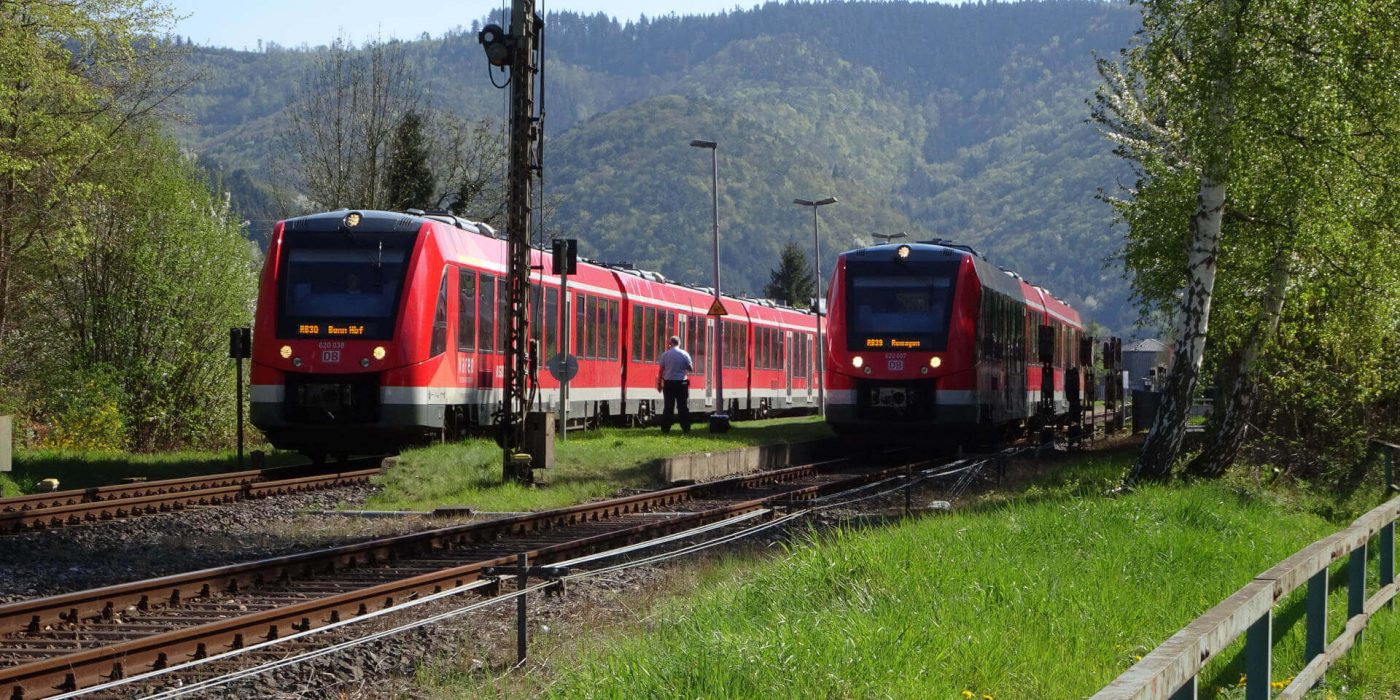 ÖPNV öffentlicher Personen-Nahverkehr Bahnfahren im Ahrtal